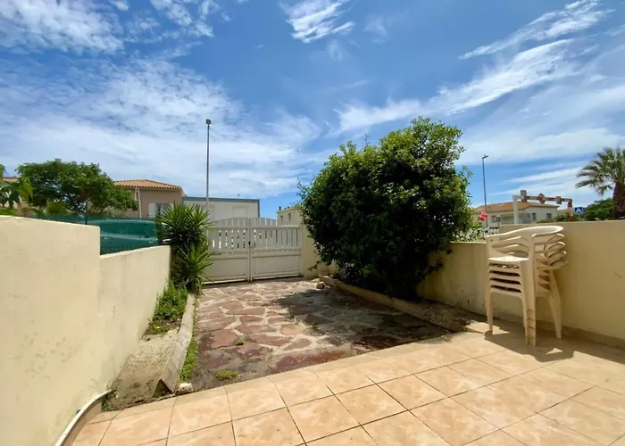 Lensoleiado- Seaside And Parking!